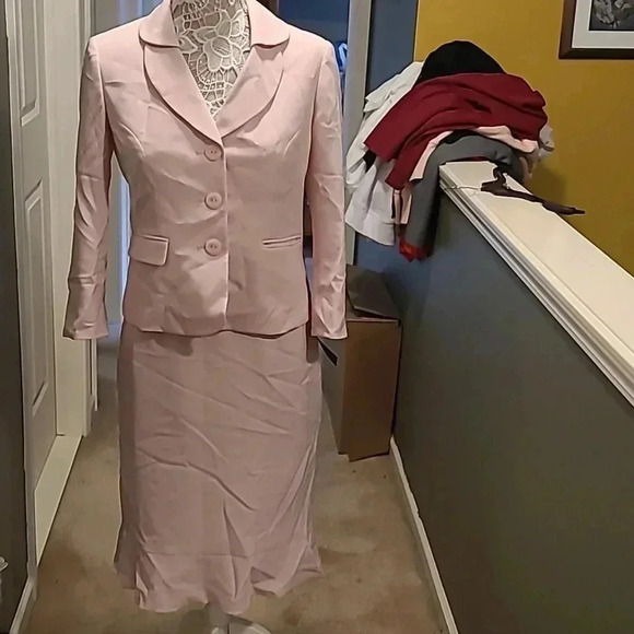 LE SUIT SUIT - Picture 2 of 8